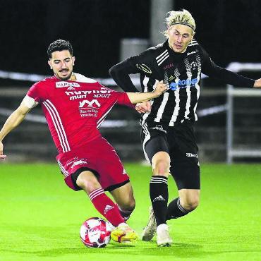 Ein weiteres Schlüsselspiel - Mit Selbstvertrauen zum nächsten Erfolg? Der FC Muri (links: Miguel Ferreira) empfängt Emmenbrücke. Bild: awa