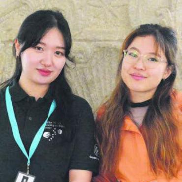 Den Nachwuchs fördern - Sera Jeon und Yijea Han (von links) geniessen ihre Aufenthalte in Muri. «Hier kann man gut zur Ruhe kommen», sind sich die beiden einig. Bild: cbl