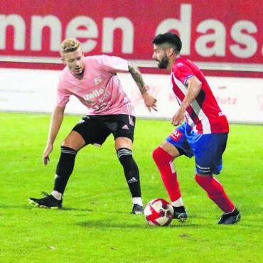 Schützenhilfe aus Super League - Jan Burkard (links) im Hinspiel gegen Rotkreuz. Damals gab es eine 1:3-Niederlage für die Murianer. Bild: Archiv/jl