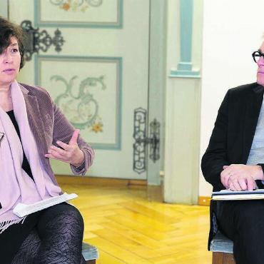 Bis 2027 immer lauter reden - Die Geschichte des Klosters Muri bietet viel Gesprächsstoff. Geschäftsführer Martin Allemann im Gespräch mit der Präsidentin des Lenkungsausschusses, Jeannette Rauschert. Bilder: Marlen Tinner / Alex Spichale