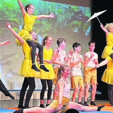 Wenn der Dschungel ruft - Die Turnerinnen und Turner aus Beinwil schauten auch für einen Besuch bei Tarzan und Jane vorbei. Bilder: Walter Minder