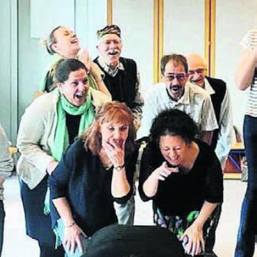 «Puzzleteile fügen sich zusammen» - Das Stück bietet allen Grund zum Lachen.