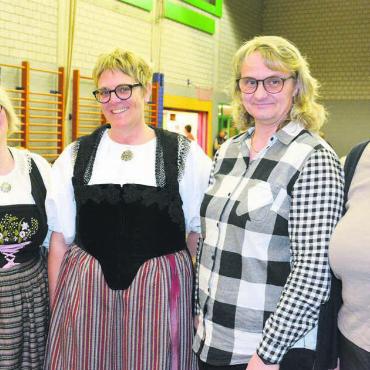 Modern und traditionsbewusst - Sie führen den Landfrauenverein Bezirk Bremgarten als Vorstandsmitglieder auch in diesem Jahr: (v. l.) Cornelia Schmid (Präsidentin), Gabriela Kuhnen (Kassierin), Beatrix Staubli (Vizepräsidentin) und Marianne Huber (Aktuarin). Bild: Roger Wetli
