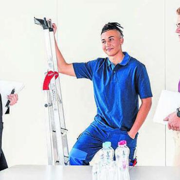 Wie weiter nach der Volksschule? - An der Lehrstellenbörse lernen Jugendliche Betriebe kennen, die noch immer Lehrlinge suchen. Bild: ask!