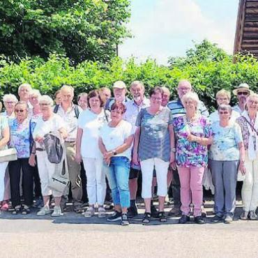 Von Käselöchern und Stadthelden - Für den Gemeinderat und die 45 Seniorinnen und Senioren gab es auf dem Ausflug viel Neues zu entdecken. Bild: zg