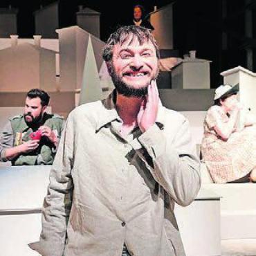 Mitten aus dem Leben - Einer von vielen schrägen Charakteren: der «Fulenz», gespielt von Thomas Feuz.