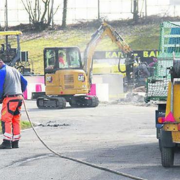 Mit neuem Belag in die Saison - Die Sanierungsarbeiten dauern noch an: Bald kann jedoch der Saisonstart auf der Kartbahn Wohlen erfolgen. Bild: mo