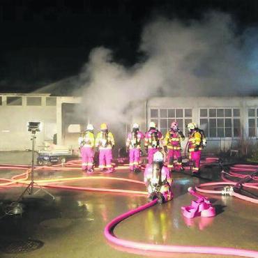 «Von heimatlos bis richtig geil» - Der grosse Brand in der Lagerhalle der Schpitelturm-Clique zerstörte unter anderem den Fasnachtswagen des Vereins.