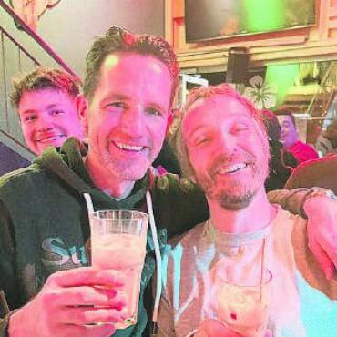 200 Liter Freibier flossen in Muri - Mit Jörg Schenk (links) gründete Hans-Peter Budmiger vor 22 Jahren das «Wave».