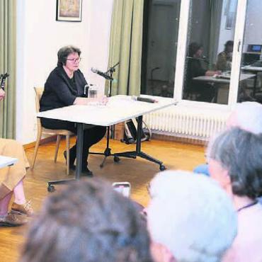 Auf den Spuren von Nelly - Lesung mit musikalischer Untermalung: Die Vernissage war sehr abwechslungsreich. Bild: zg