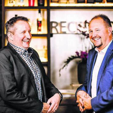 Bachofner neuer «Caspar»-Direktor - Scheinen ein gutes Team zu sein: der neue Direktor Samuel Bachofner (links) und Nils Betschart, der das «Caspar» als Interimsdirektor leitet. Bild: zg