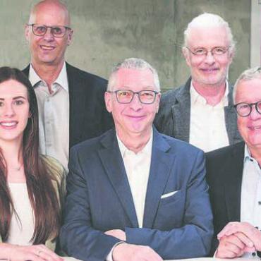 Die iStrom AG feiert Jubiläum - Der Verwaltungsrat iStrom AG (v. l.): Wolfgang Tron (Vizepräsident), Stephanie Loosli (Assistentin Geschäftsstelle), Stefan Kästli (Verwaltungsrat), Thomas Dinkel (Präsident), Peter Lehmann (Verwaltungsrat), Dr. Urs E. Zurfluh (Verwaltungsrat), Domenic Philipp (Geschäftsführer). Bild: pd