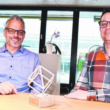 «Silber ist für uns wie Gold» - Die internationale Konkurrenz hinter sich gelassen: Für Roger Wydler (links) und Dominic Kölliker bedeutet der Silber-Award sehr viel. Bild: Daniel Marti