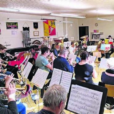 Anstregend, aber lehrreich - Die Musikgesellschaft Mühlau ist bereit für ihre Jahreskonzerte. Bild: zg