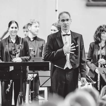 Magie der Filmmusik erleben - Karl Herzog leitet das Frühlingskonzert «Lord of the Rings» der Musik Muri. Bild: zg