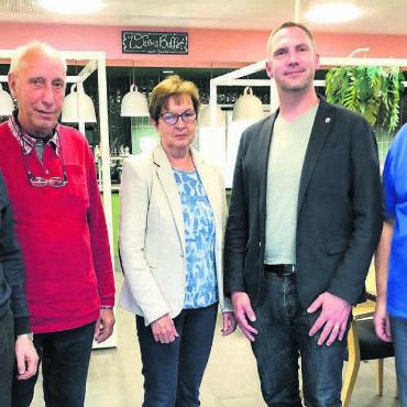 Es braucht zündende Ideen - Sie luden zum Abend in der Oberen Mühle (von links): Claudio Fischer (Kommissionspräsident), Arnold Leuthold (Vizepräsident), Rita Stöckli (Mitglied Kommission 60  und Präsidentin Avanti 60 ), Daniel Füglistaler (Gemeinderat), Gunther Orschel (Mitglied Kommission 60 ). Bilder: Britta Müller