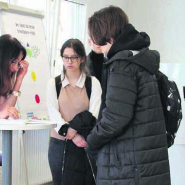 Möglichkeiten aufzeigen - Die Jugendlichen erhalten vom ask-Team eine vielseitige Unterstützung bei ihrer Lehrstellensuche.