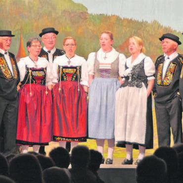 Jutzen anstatt traurig sein - Eine Gruppe, die harmoniert, Spass hat und das Brauchtum pflegt: der Jodlerklub Heimelig aus Sins. Bilder: Annemarie Keusch