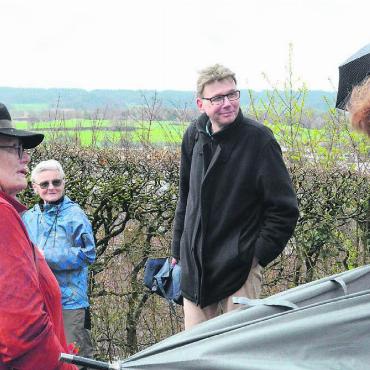 Dynamischste Region im Kanton - Dieter Egli geniesst das Ungezwungene bei seinem Wanderprogramm «Ausblicke». «Mir gefällt, angeknüpft an die regionalen Eigenheiten und völlig unpolitisch von meiner Arbeit zu erzählen.» Bild: Celeste Blanc