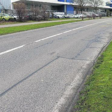 Hohe Investitionen in die Strassen - Auch in Muri wird an der K124, die die Gemeindegebiete Muri Dorf und das Industriegebiet mit dem Zentrumsbereich der Gemeinde verbindet, in diesem Jahr der Belag saniert. Bild: sus