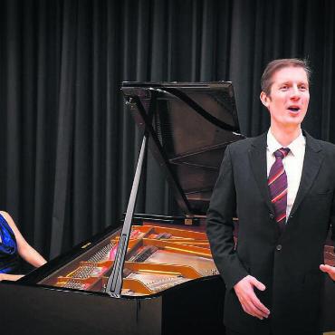 Traumhafte Klänge - Sie eröffnen das Jahresprogramm des Konzerts: Hyunah Rottenschweiler (Klavier), Walter Siegel (Tenor). Bild: zg