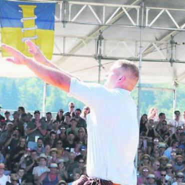 Bilderbuch-Schwingjahr - Am Ende eines unvergesslichen Schwingfestes in Beinwil jubelt der Halb-Freiämter Pirmin Reichmuth. Bild: spr