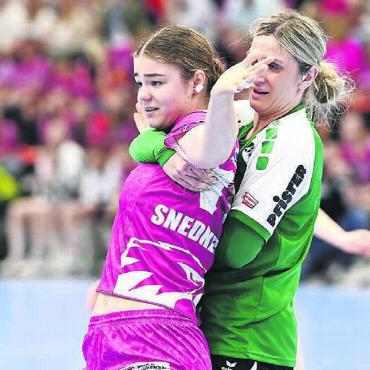 Es fehlte nicht viel - Nora Snedkerud (links) verliert den Cupfinal gegen LC Brühl. Bild: awa
