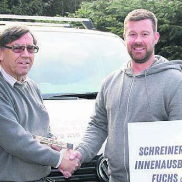 Langjähriger Mitarbeiter übernimmt - Zwei glückliche Gesichter: Heinz Fuchs übergibt die Geschicke seiner Firma in die Hände von Stephan Zimmermann, seinem langjährigen Mitarbeiter. Bild: zg