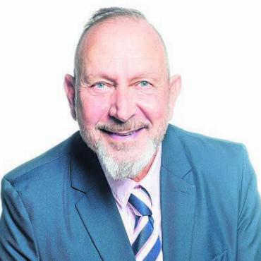 Zwei mit reichlich Erfahrung - Karl Heinz Graf möchte schlichten statt richten. «Nach dem Ende der Verhandlungen soll man geeint aus der Amtsstube gehen.» Bilder: zg