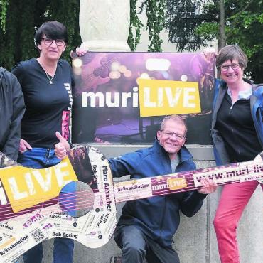 Das Open Air im Klosterhof - Basil Küng, Paula Loher-Staubli, Markus Bohren und Martina Bohren wollen wieder für Hammerstimmung auf dem Klosterhof sorgen. Bild: Susanne Schild