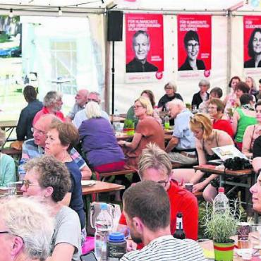 Die linken Kräfte bündeln - Die Mitglieder der SP trafen sich am Samstag am Hallwilersee zu ihrem Parteitag. Bild: zg