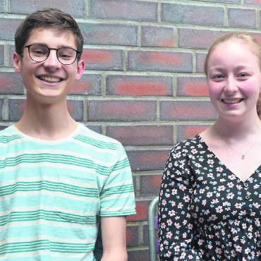 Zwei mit ganz vielen Talenten - Marvin Kessler und Sarah Schönenberg vertreten die Schweiz an der Linguistik-Olympiade in Bulgarien. Bild: Annemarie Keusch