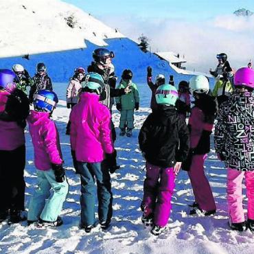 Erlebnisse auf und neben der Piste - Einwärmen vor dem Sport muss sein. Bild: zg