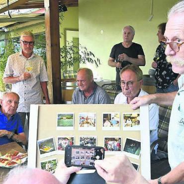 Aufstiegshelden von 1983 feiern - Die alten Polaroid-Fotos weckten Erinnerungen.