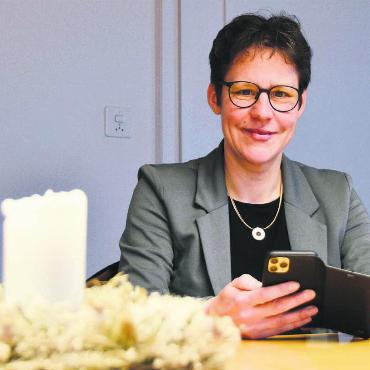 Immer wieder mal Neues - Per Whatsapp auf die Angebote im Pastoralraum hinweisen, das ist die neuste Idee von Martina Suter, Geschäftsführerin des Pastoralraums Oberes Freiamt. Bild: Annemarie Keusch