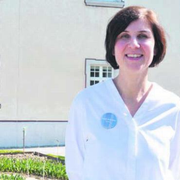 Mensch wirklich im Zentrum - Margit Schneider fühlt sich wohl in ihrer Tätigkeit in der Pflegi Muri. Bild: ake