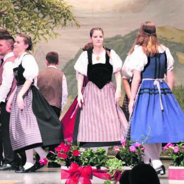Tradition pur - Die Jugendgruppe der Mühlauer Trachtengruppe begeistert mit ihrem präzisen Tanz die Anwesenden. Bilder: ci