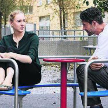 Hart auf Hart - Elisabeth Hart und Rhaban Straumann treffen sich auf dem Spielplatz zum Schlagabtausch. Bild: zg