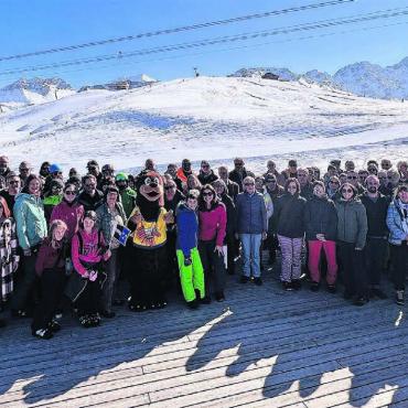 Der Aargau trifft sich in Arosa - Die 100 Aargauerinnen und Aargauer – darunter viele Freiämter – am Aargauer Apéro in Arosa. Die Idee entstand 2018 und findet grossen Anklang. Bild: pd