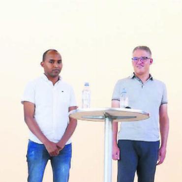 Ein Dach über dem Kopf - Die Teilnehmer der Podiumsdiskussion (v. l.): Stefan Dietrich, Uriel Seibert, Haile Shishai, Fabian Hägler (Moderator), Rita Brem und Roland Vogt.