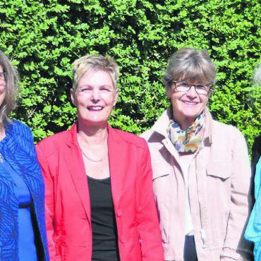 Damit im Dorf wieder etwas geht - Sie setzen sich dafür ein, dass die Gemeinschaft wieder auflebt (von links): Barbara Weber, Doris Peier, Elisabeth Paine und Antoinette Führer vom Verein Frischer Wind Oberlunkhofen. Bild: zg