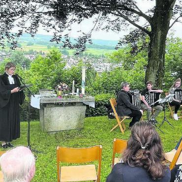 Da fliesst das Geld hin - Gottesdienste unter freiem Himmel und mit musikalischer Begleitung – auch das ist dank der Kirchensteuern möglich. Bild: zg