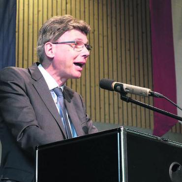 Wichtige Vermittlerrolle - Regierungsrat Dieter Egli betonte die Wichtigkeit der Gemeindeschreiberinnen und Gemeindeschreiber. Bilder: ci