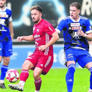 Freiämter Fussballfest - Ernes Paden (links) und Justin Pfister werden im Freiämter Fussballderby wieder aufeinandertreffen. Bild: Archiv/awa
