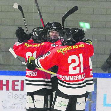 Sie können nicht aufsteigen - Die Spieler des HC Fischbach-Göslikon werden nächste Saison immer noch in der 3. Liga jubeln. Bild: Archiv/jl