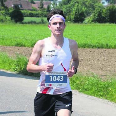 Der Hitze getrotzt - Der Bremgarter Orientierungsläufer Ricardo Schaniel gewann auf der Kurzstrecke über 3,9 km.