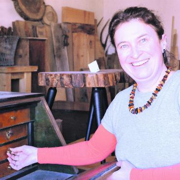 Alte Zeitzeugen - Kunstschreinerin Sonja Bantli. Bild: cbl
