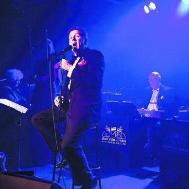 Ein hochkarätiger Abend - Einen genialen Abend zwischen Musik und Comedy boten Christian Jott Jenny und das Staatsorchester. Bild: zg