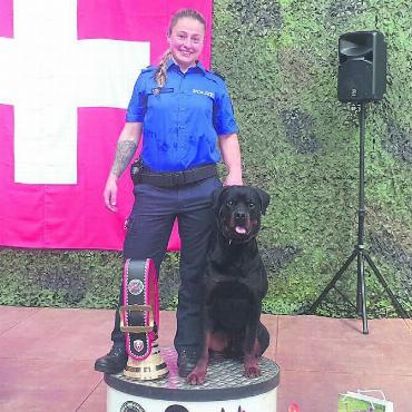 Erfolg für die Repol Wohlen - Top-Leistung: Das Team der Regionalpolizei Wohlen mit Jana Hodel und ihrem «Hasko vom Amtsbach» landete auf dem Bronzeplatz. Bild: zg