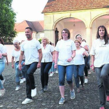 Die Marktstrasse wird zum Event - Flashmobs, Tanzeinlagen und weitere Inszenierungen sorgen für ein vielseitiges Rahmenprogramm.